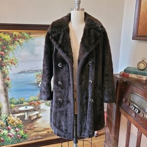 Vtg 1960s Dark brown faux fur coat Medium
